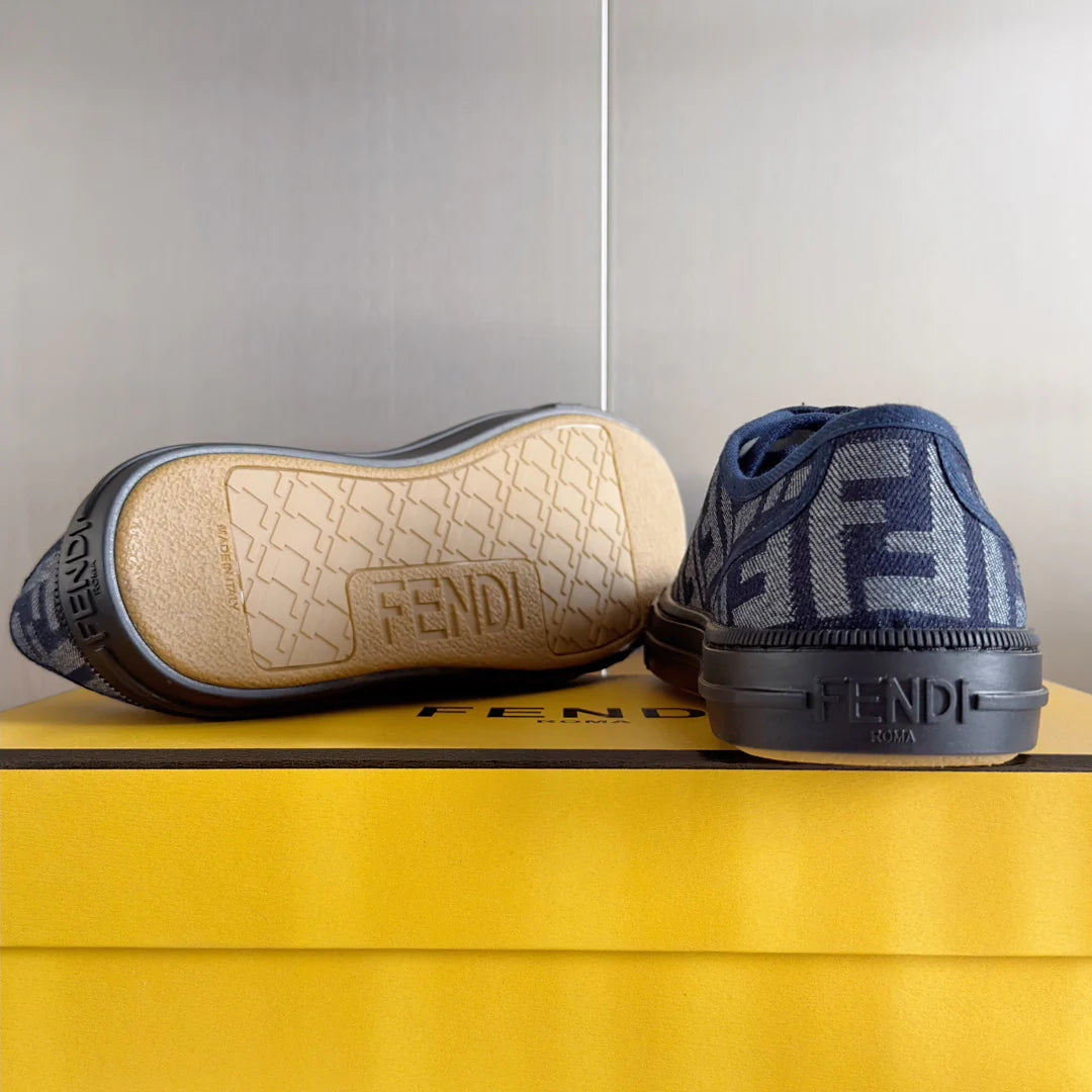 250501 New high-end and simple flat sports shoes