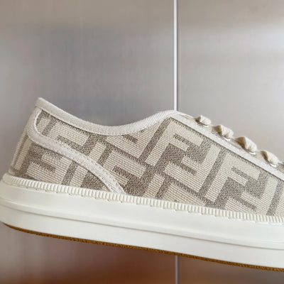 250501 New high-end and simple flat sports shoes