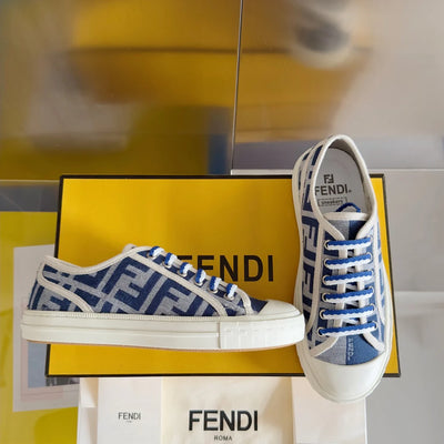 250501 New high-end and simple flat sports shoes