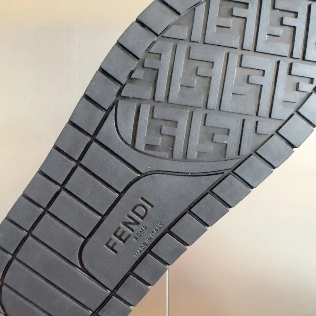 250507 New high-quality thick-soled embossed anti-slip slippers