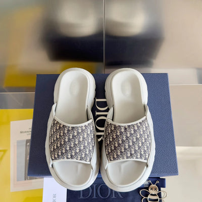 250415 New top-quality thick-soled slippers and sandals