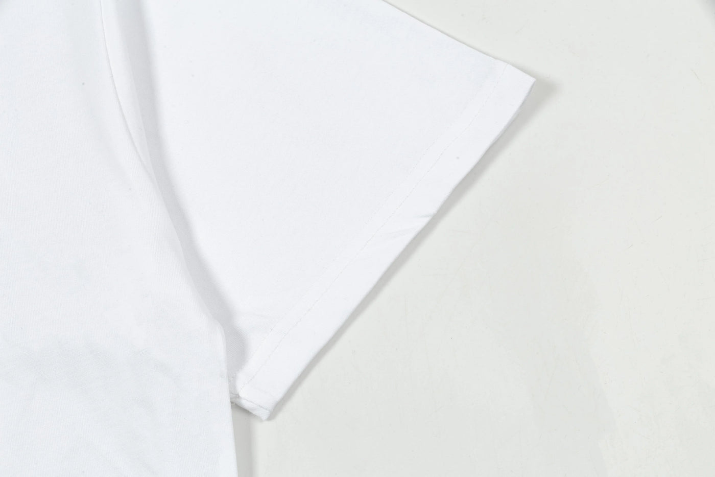 250408 New high-quality metal triangular label casual T-shirt