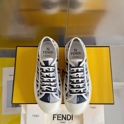 250501 New high-end and simple flat sports shoes