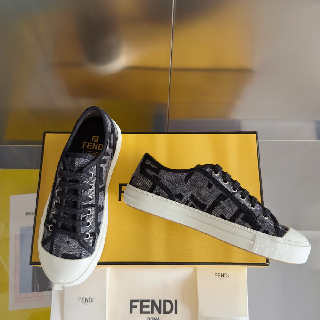 250501 New high-end and simple flat sports shoes