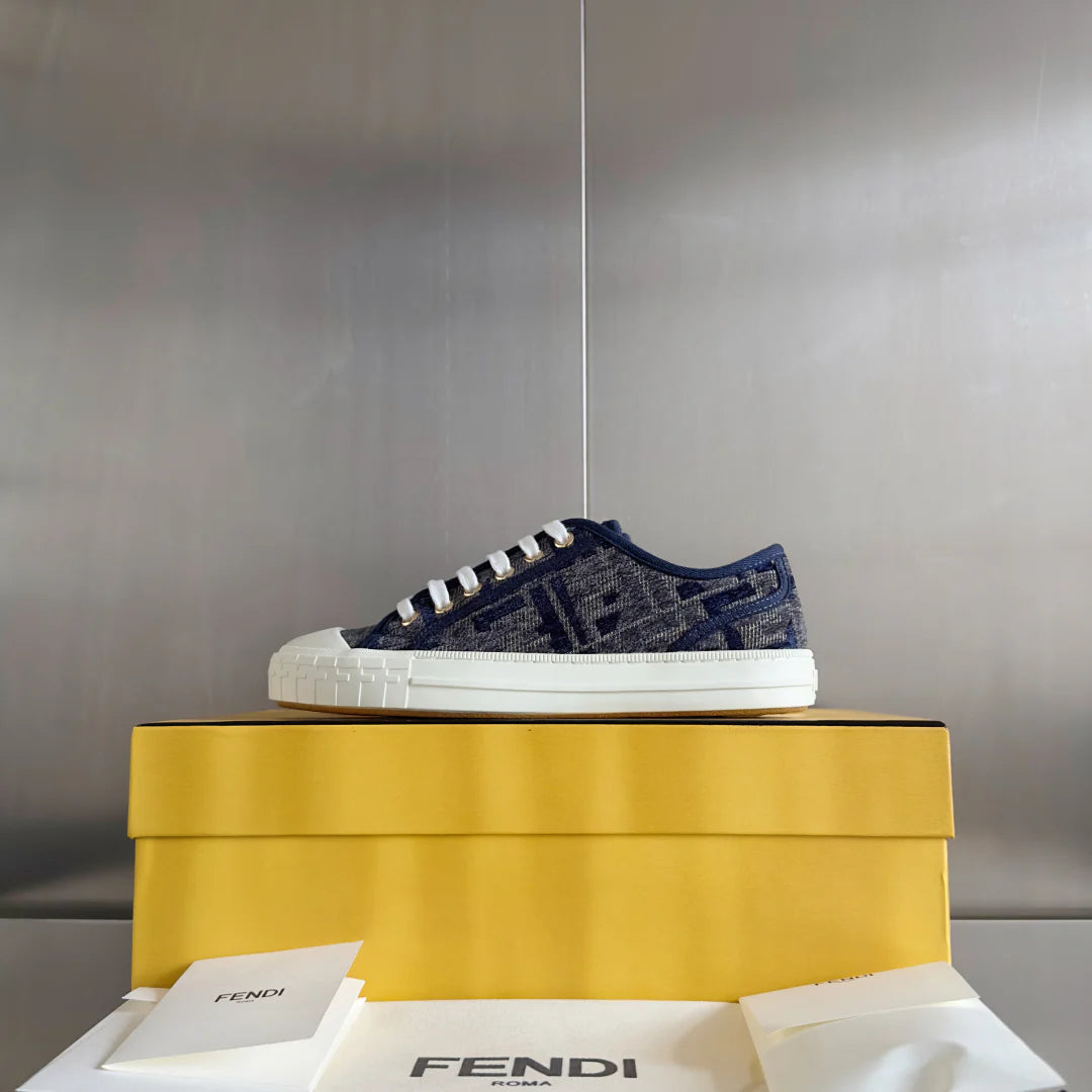 250501 New high-end and simple flat sports shoes