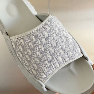 250415 New top-quality thick-soled slippers and sandals