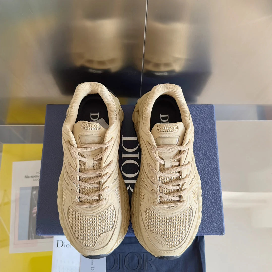 250415 New high-quality capsule series perforated sports shoes