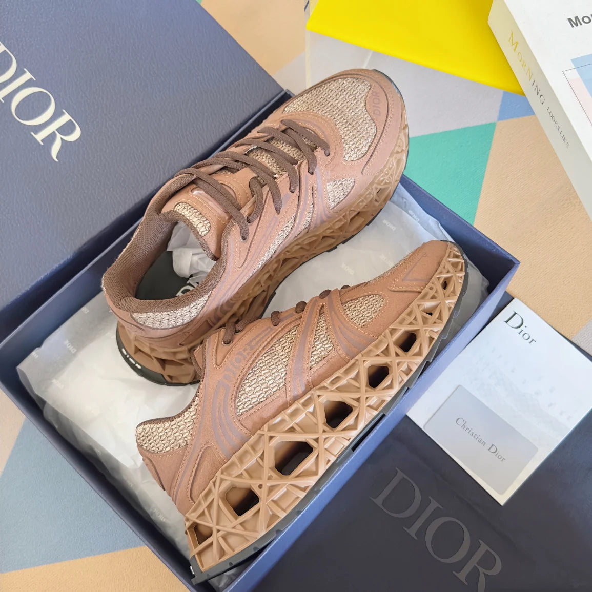 250415 New high-quality capsule series perforated sports shoes