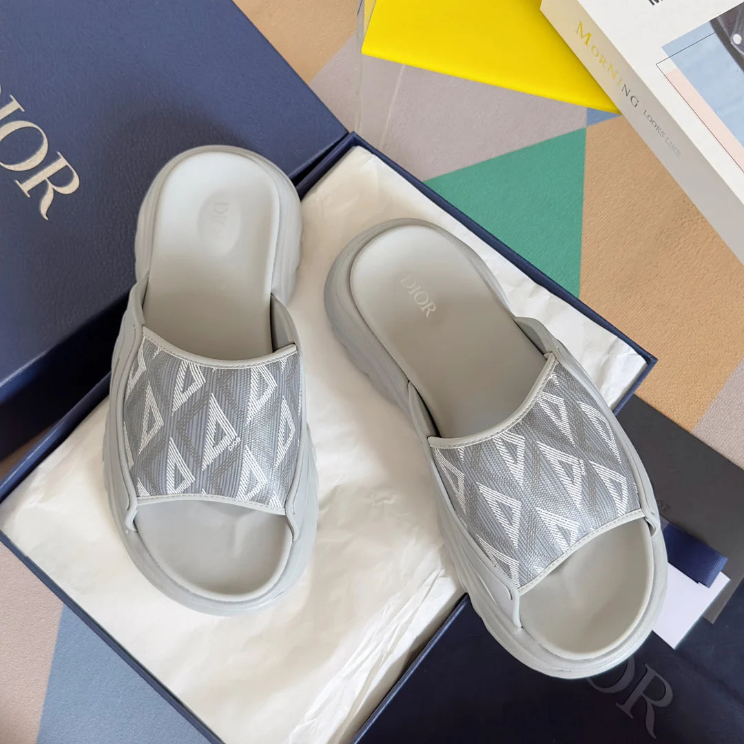 250415 New top-quality thick-soled slippers and sandals