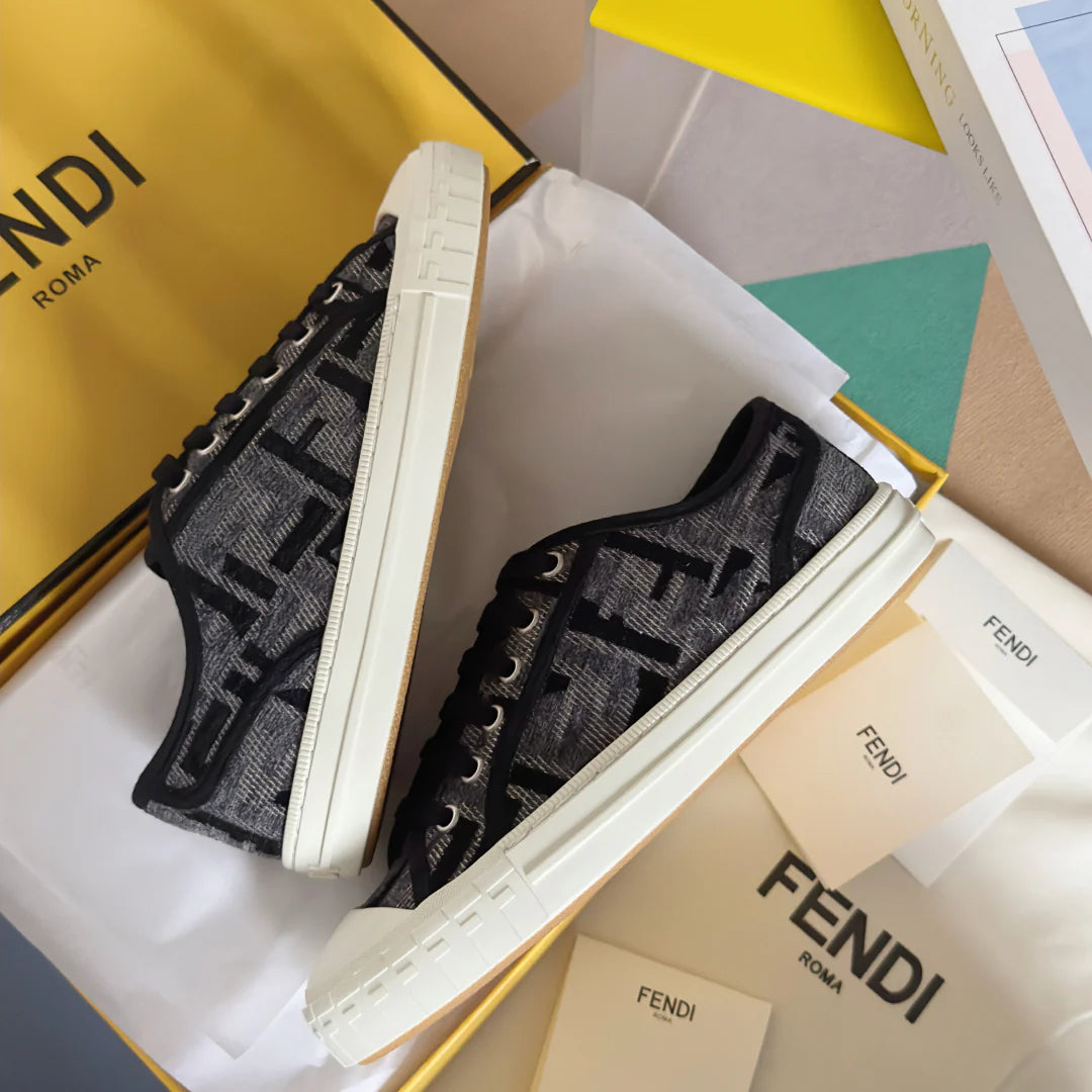 250501 New high-end and simple flat sports shoes