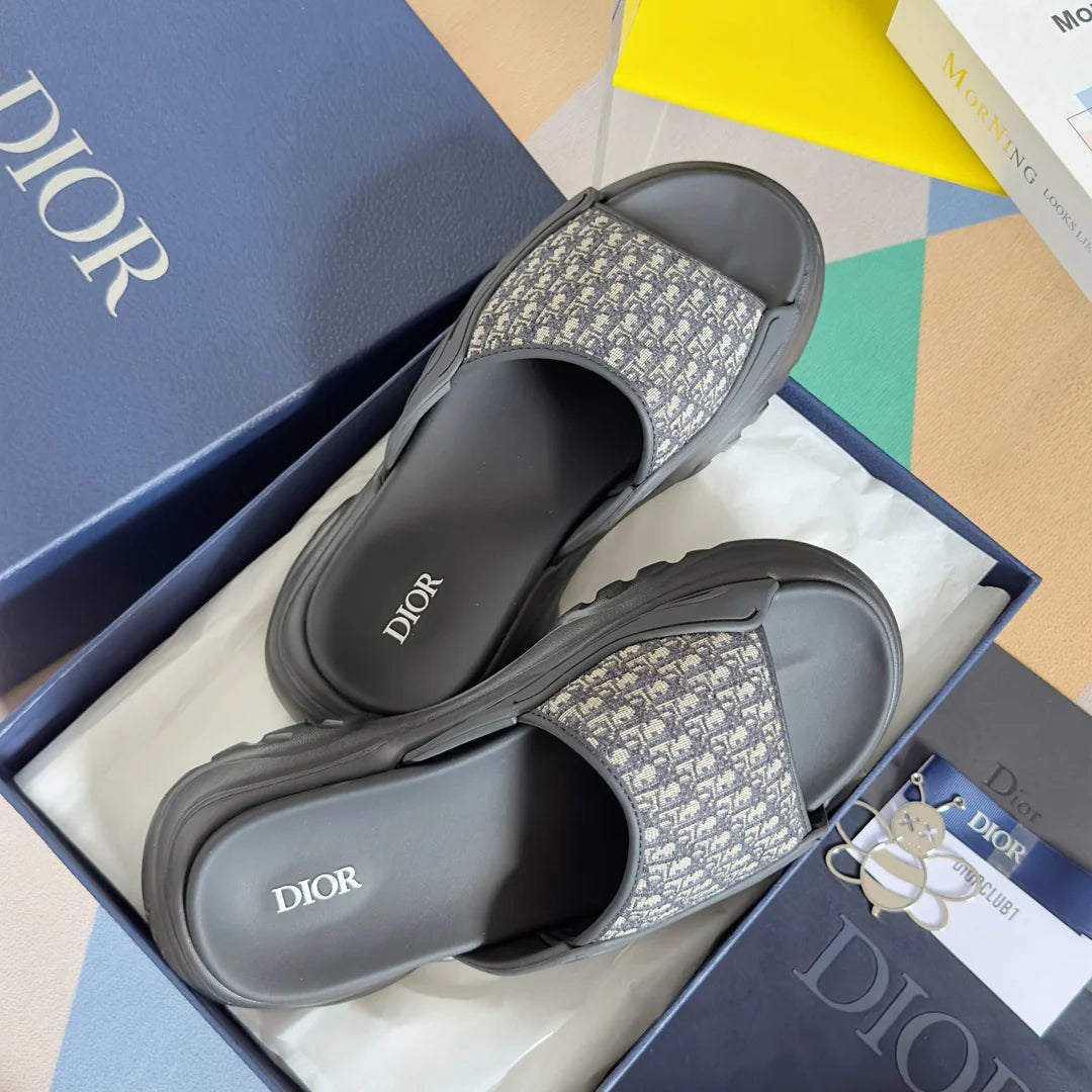 250415 New top-quality thick-soled slippers and sandals