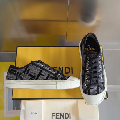 250501 New high-end and simple flat sports shoes