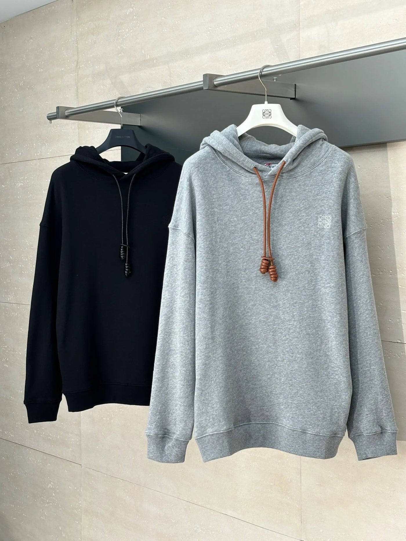 250819 New high-quality leather embroidered hooded sweatshirt