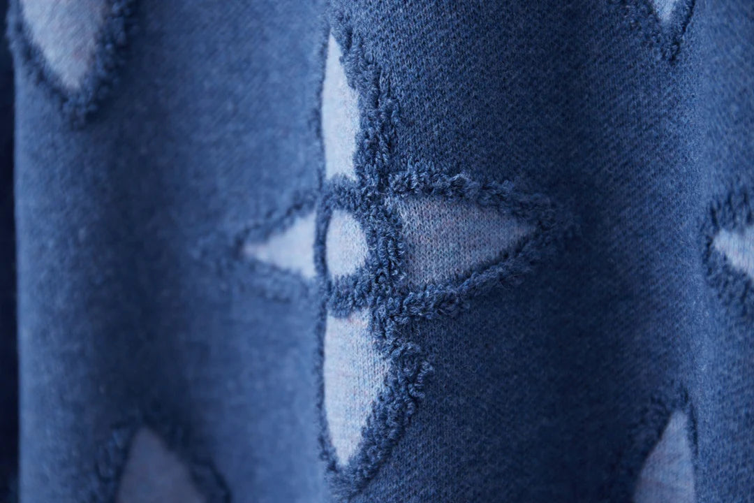 250902 New high-quality blue four-leaf clover letter sweater