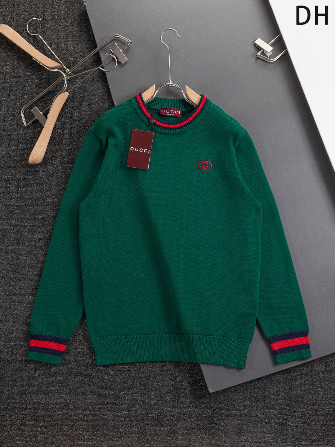 250908 A new high-quality, simple and distinctive sweater
