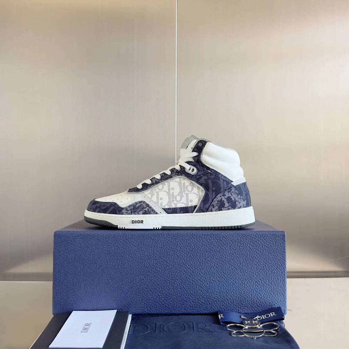 250415 New top-quality rest sports shoes and sneakers