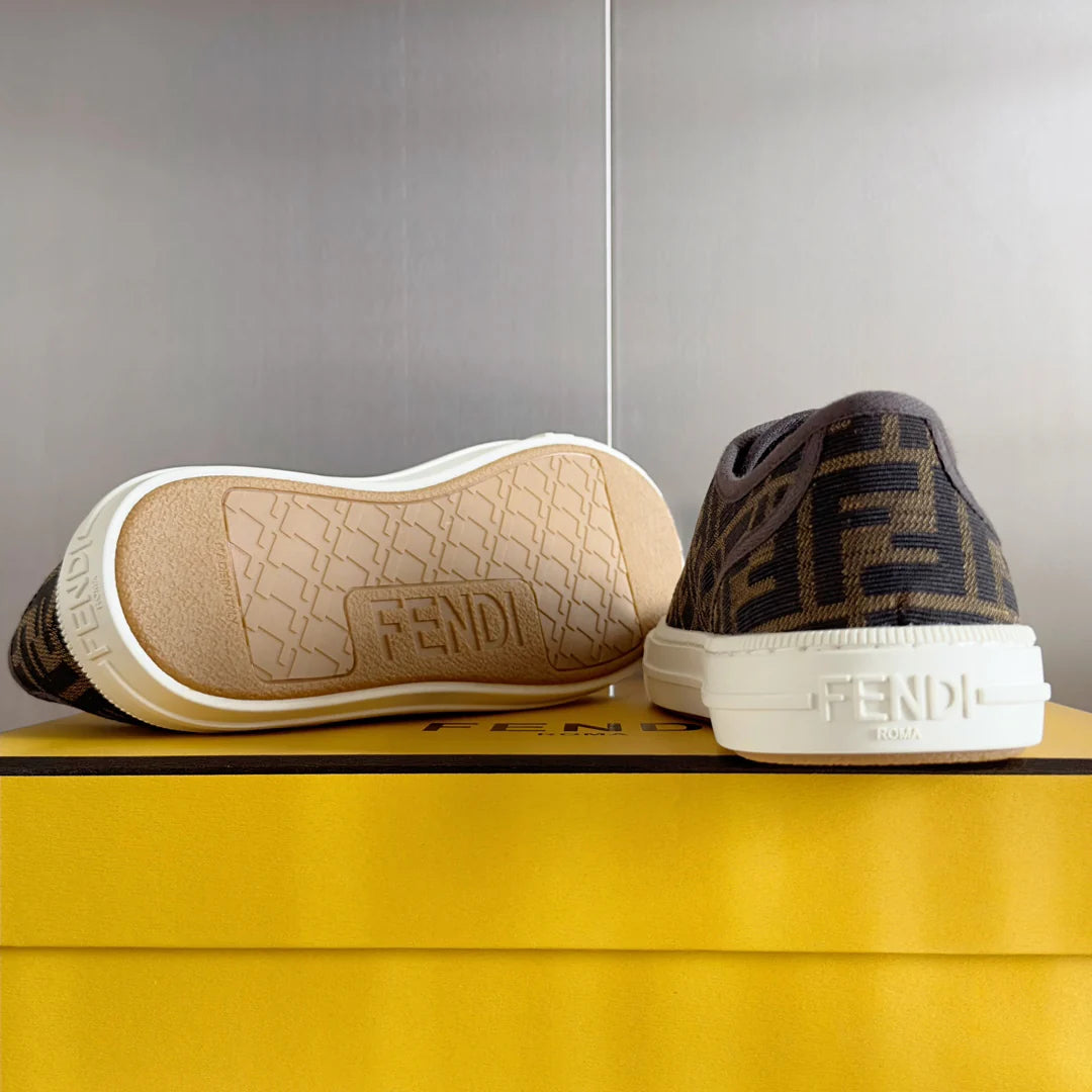 250501 New high-end and simple flat sports shoes