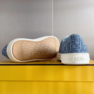 250501 New high-end and simple flat sports shoes