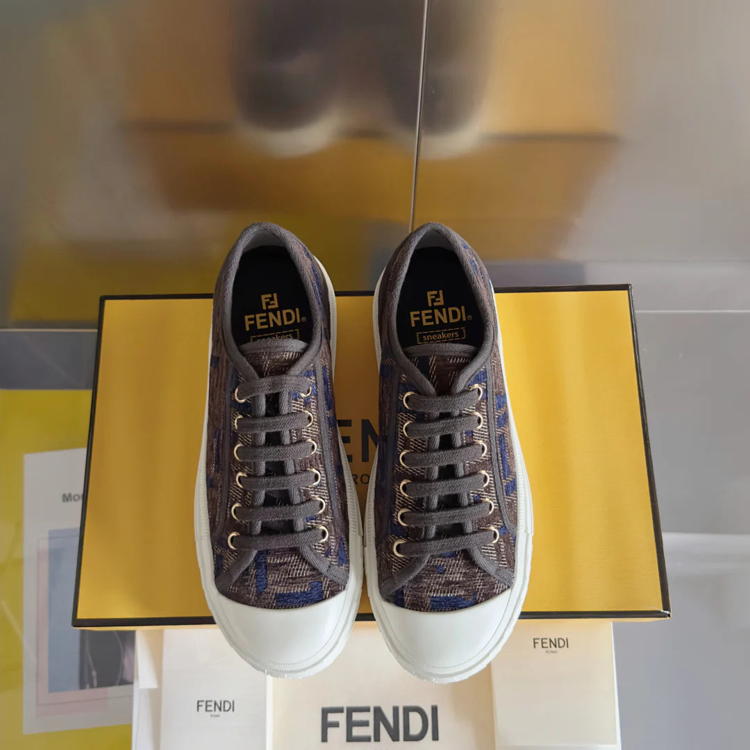 250501 New high-end and simple flat sports shoes