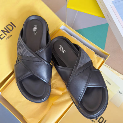 250507 New high-quality thick-soled embossed anti-slip slippers