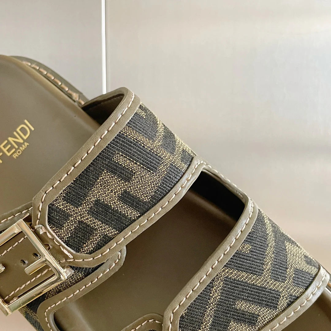 250513 New high-quality classic icon slippers