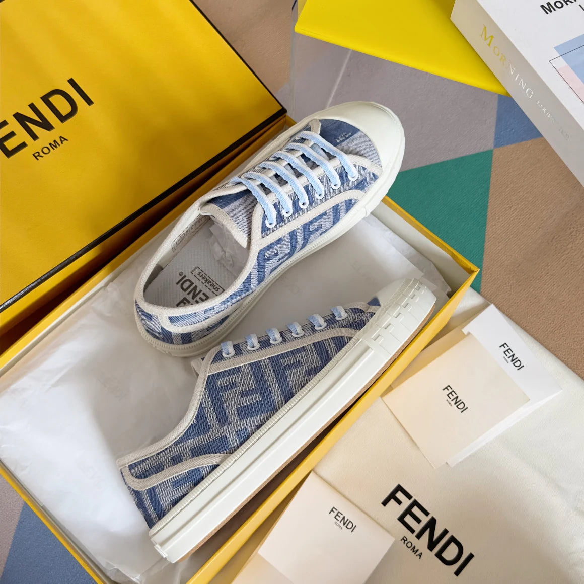 250501 New high-end and simple flat sports shoes