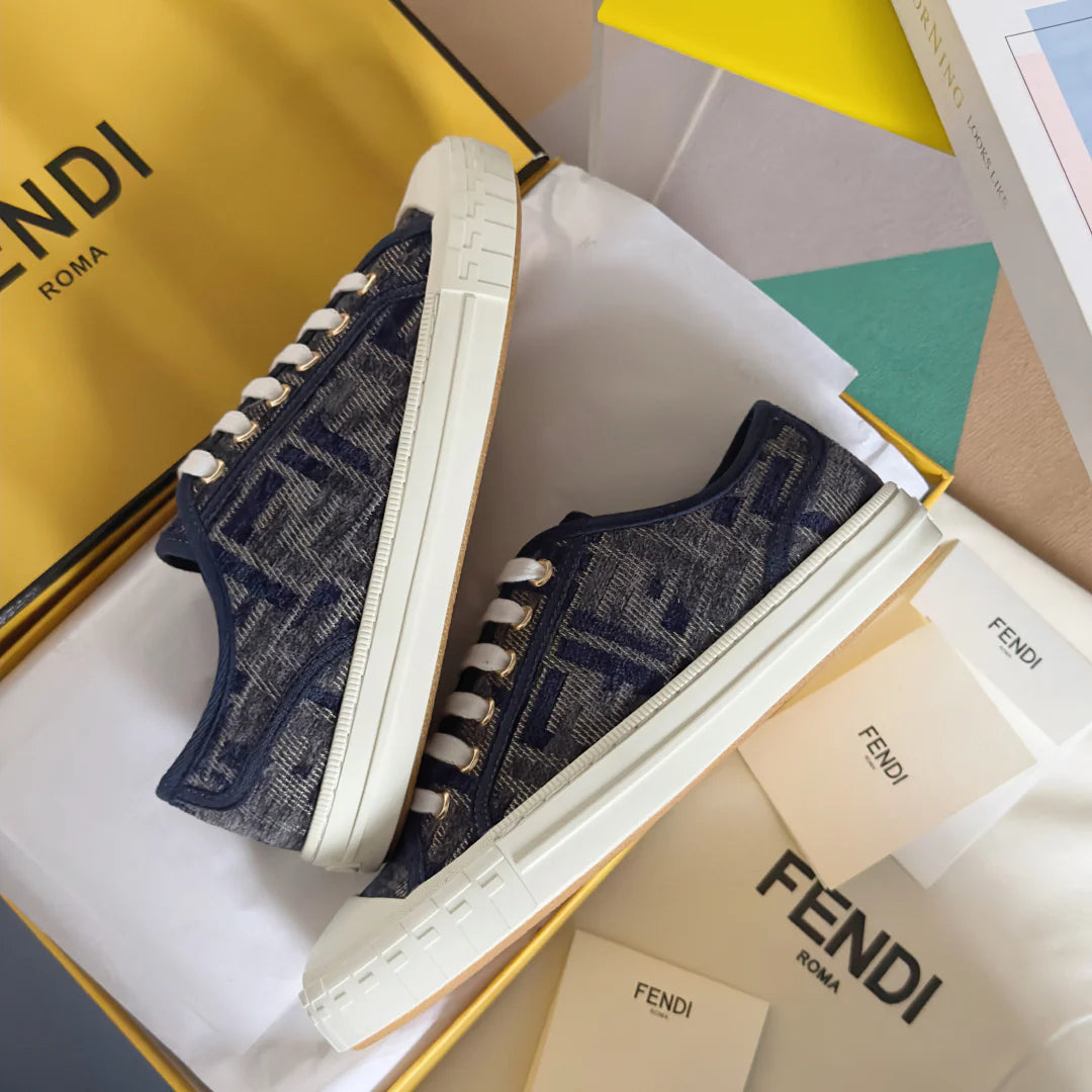 250501 New high-end and simple flat sports shoes