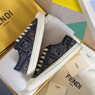 250501 New high-end and simple flat sports shoes