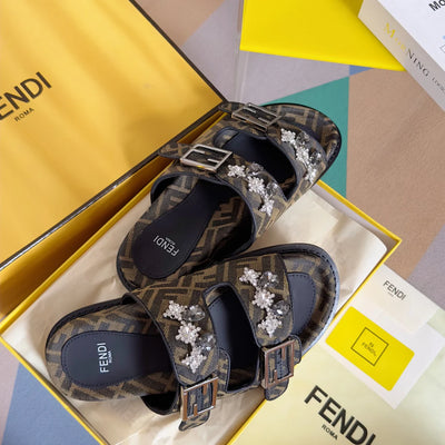 250513 New high-quality classic icon slippers