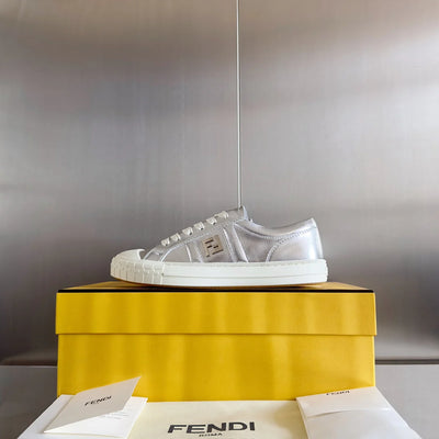 250501 New high-end and simple flat sports shoes