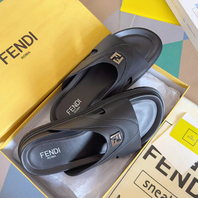 250507 New high-quality thick-soled embossed anti-slip slippers