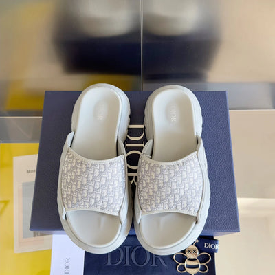 250415 New top-quality thick-soled slippers and sandals