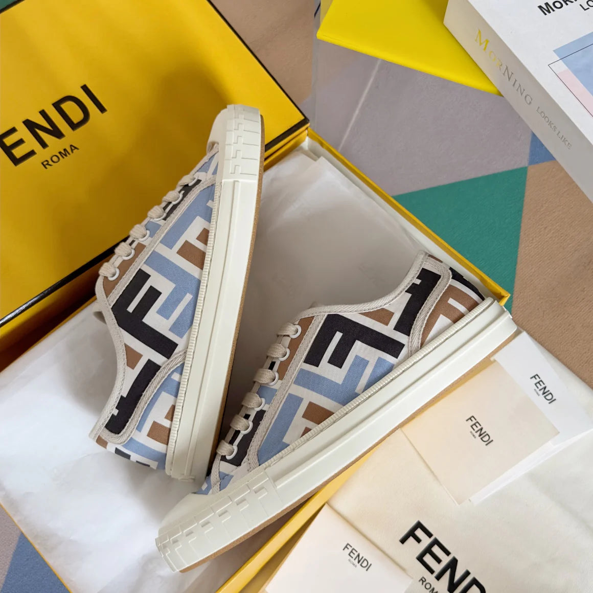 250501 New high-end and simple flat sports shoes