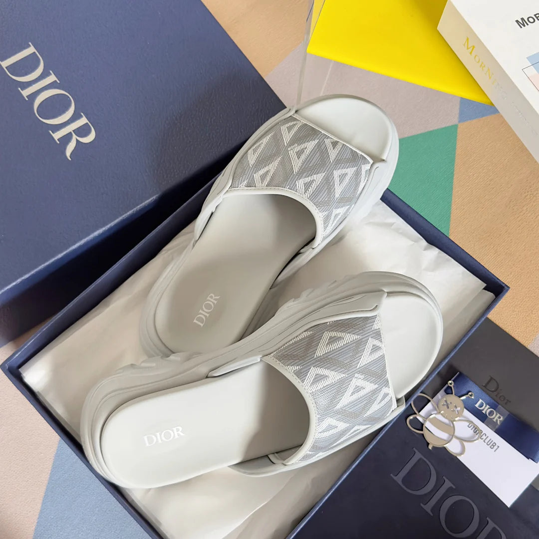 250415 New top-quality thick-soled slippers and sandals