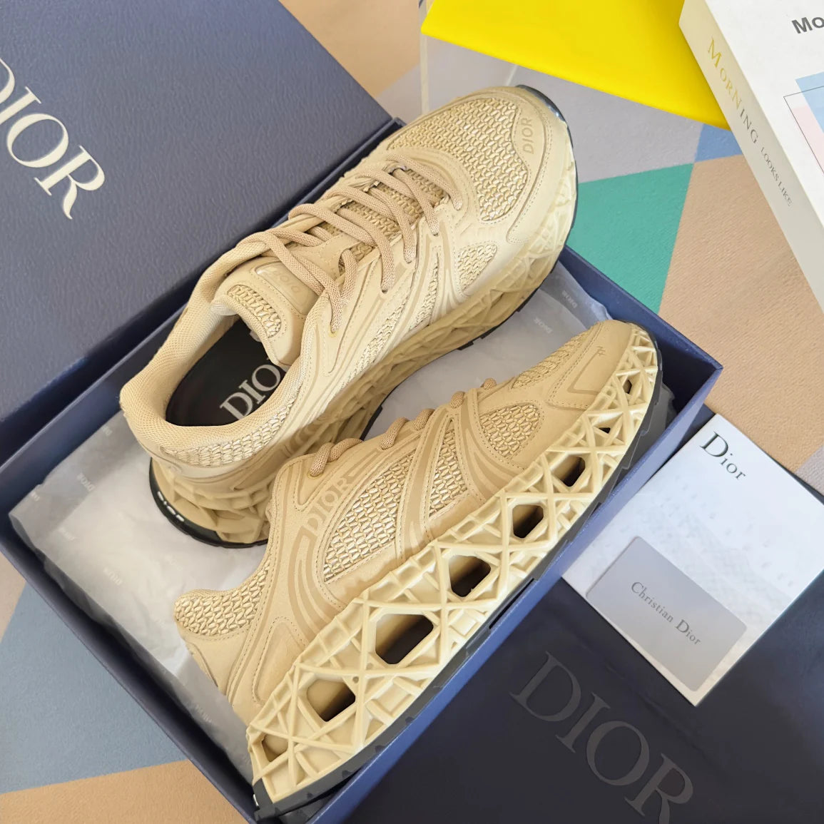 250415 New high-quality capsule series perforated sports shoes