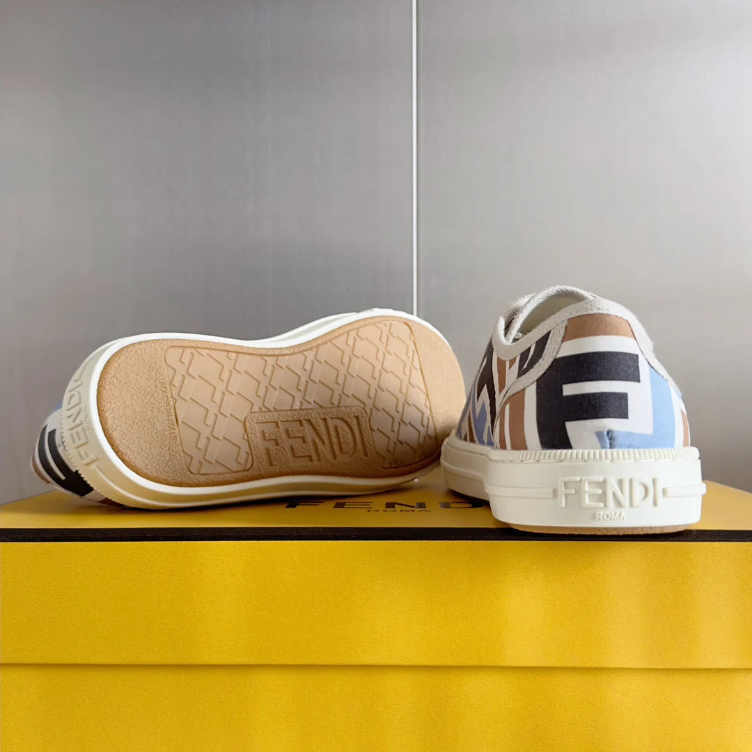 250501 New high-end and simple flat sports shoes