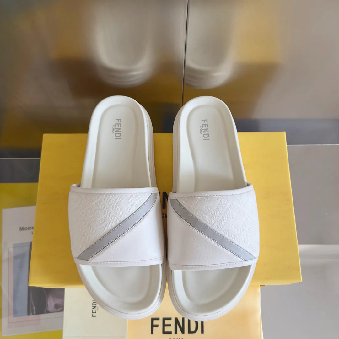 250507 New high-quality thick-soled embossed anti-slip slippers