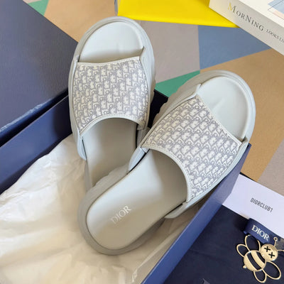 250415 New top-quality thick-soled slippers and sandals