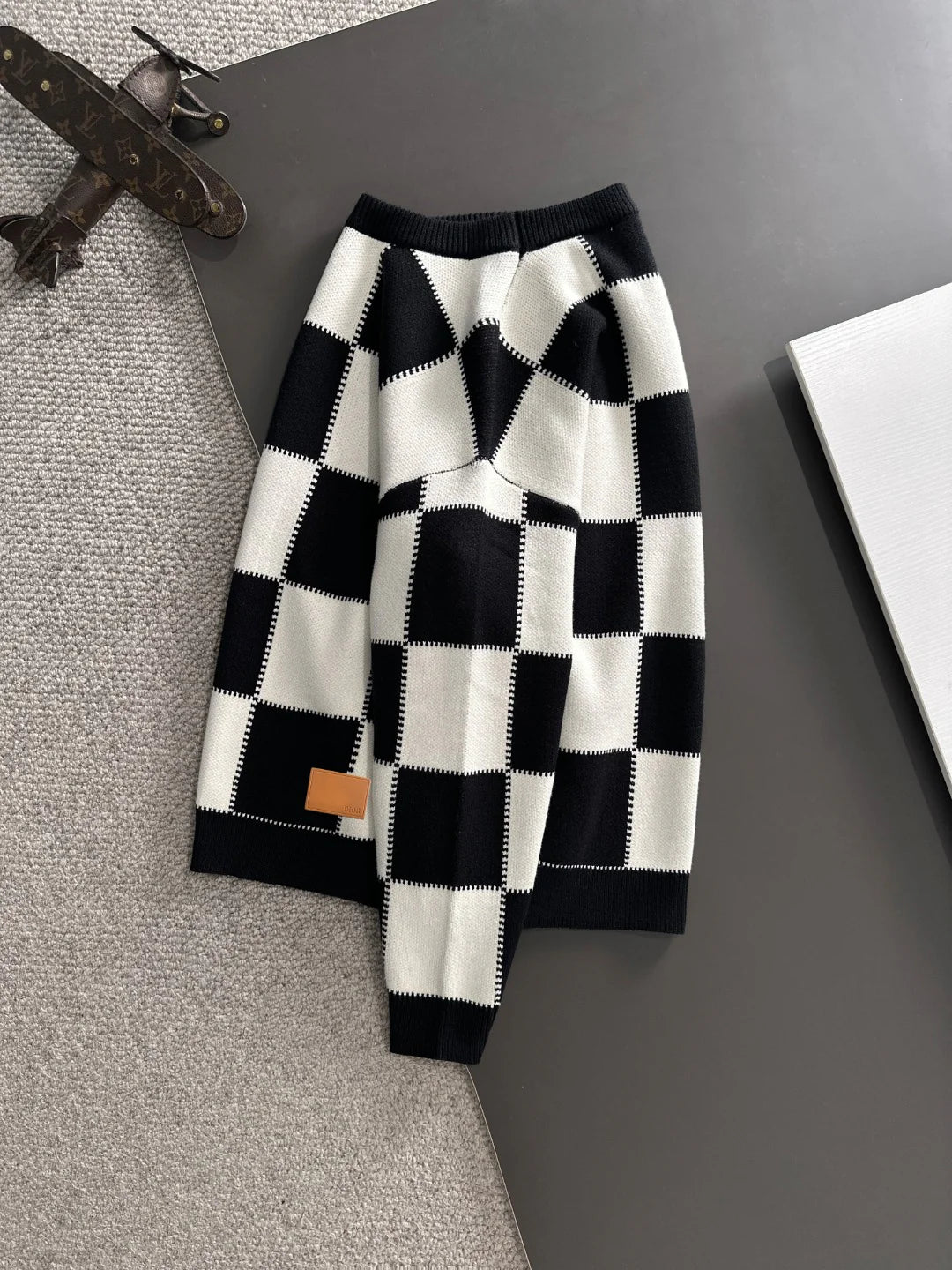 250917 New high-quality large checkerboard texture sweater