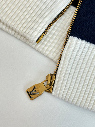 250902 A new high-quality college-style knitted coat with embroidered lines