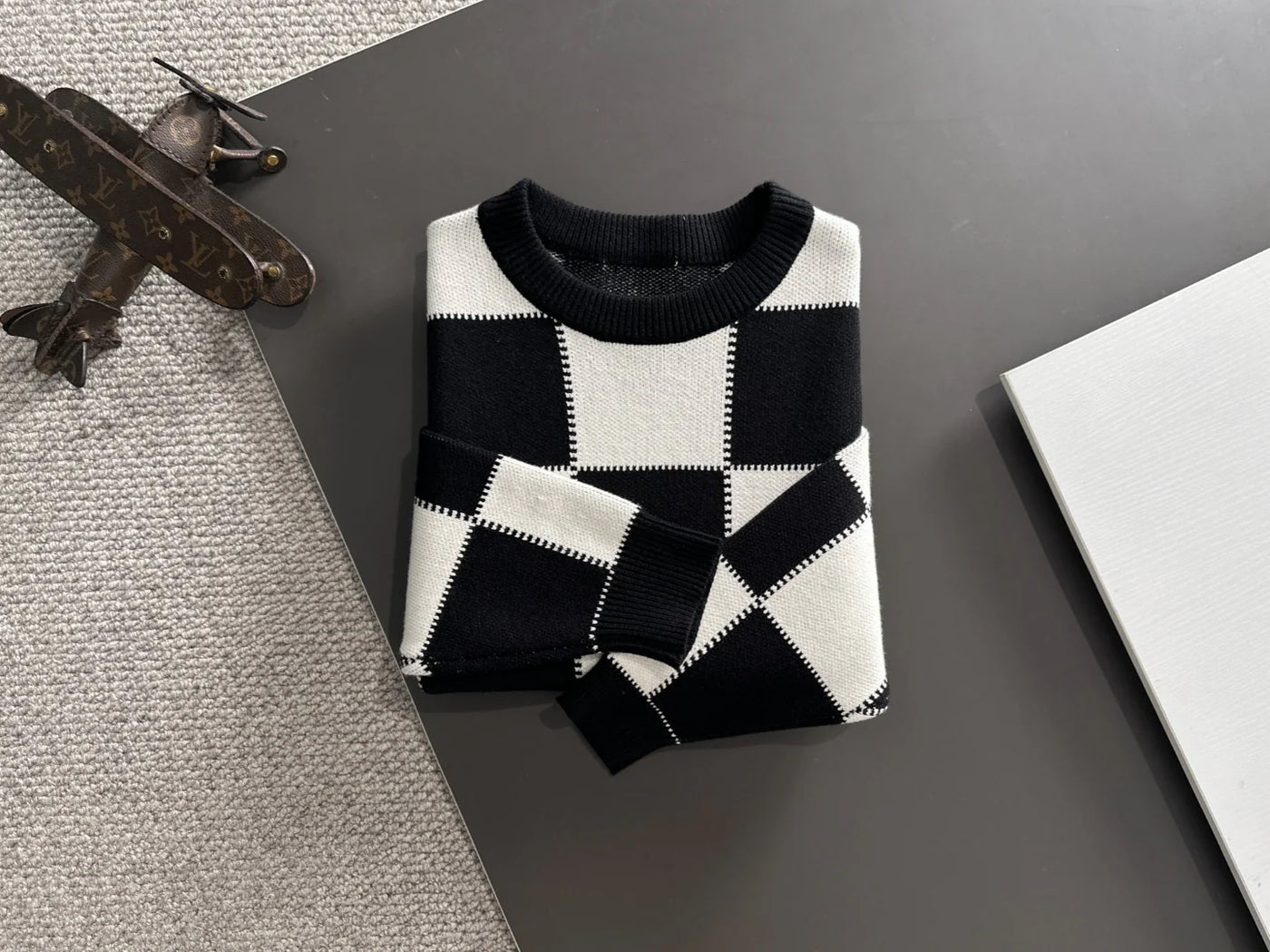 250917 New high-quality large checkerboard texture sweater