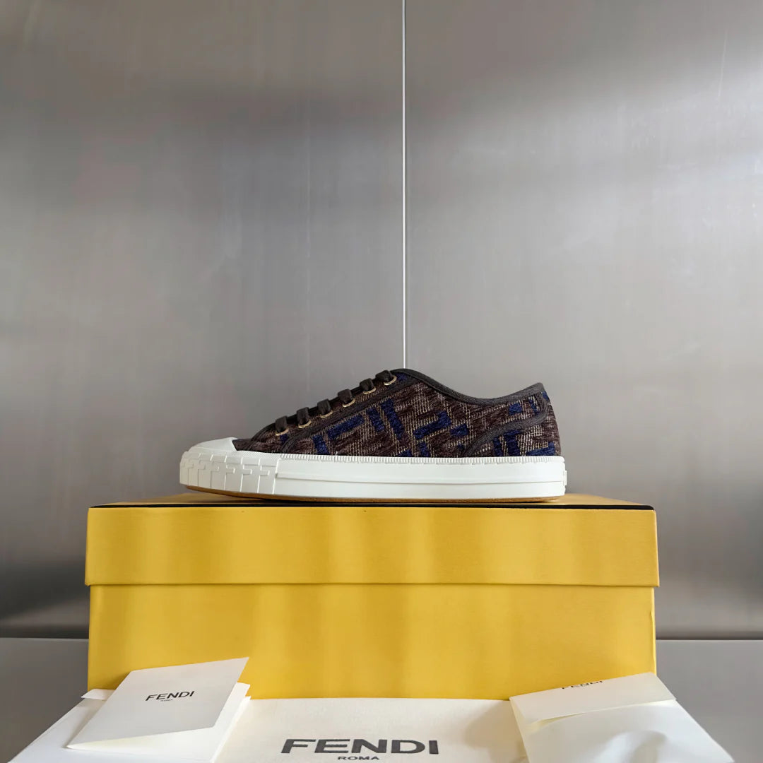 250501 New high-end and simple flat sports shoes