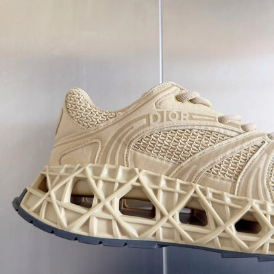 250415 New high-quality capsule series perforated sports shoes