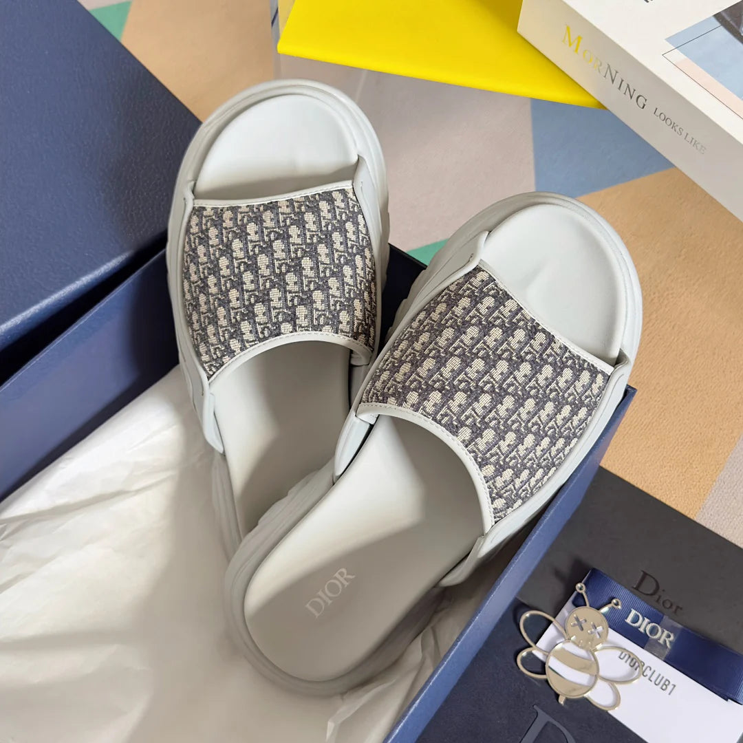 250415 New top-quality thick-soled slippers and sandals