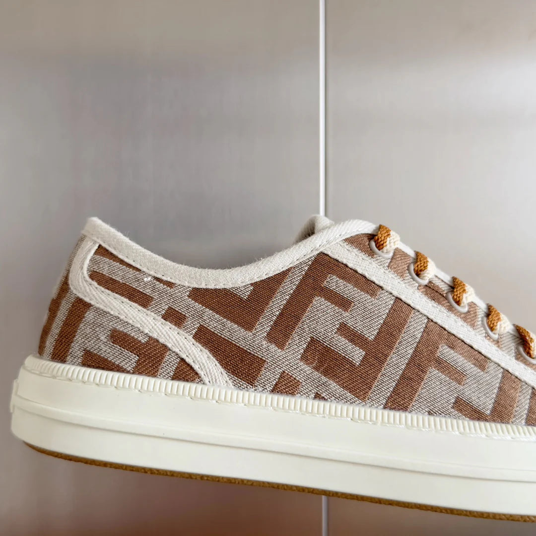 250501 New high-end and simple flat sports shoes