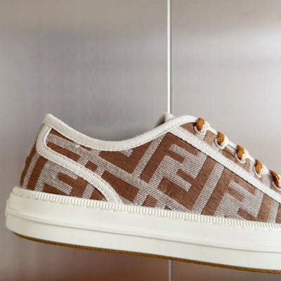 250501 New high-end and simple flat sports shoes