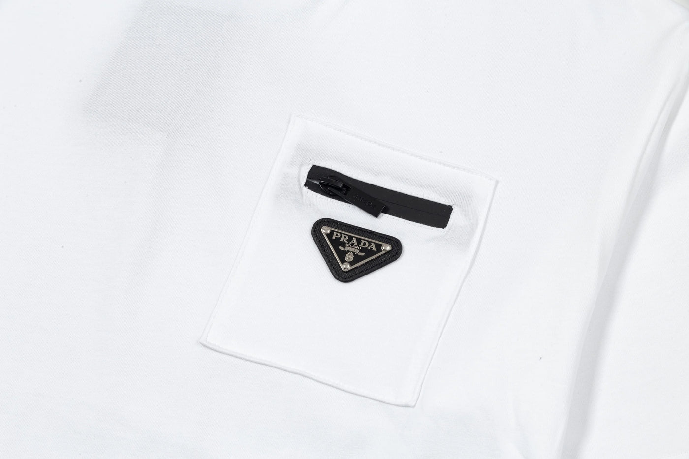 250408 New high-quality metal triangular label casual T-shirt