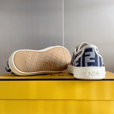 250501 New high-end and simple flat sports shoes