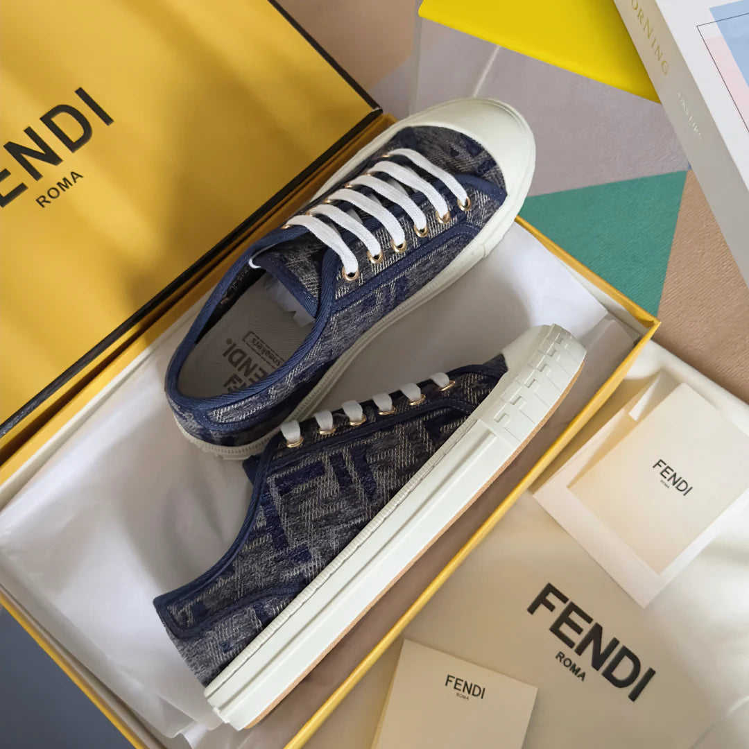 250501 New high-end and simple flat sports shoes