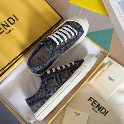 250501 New high-end and simple flat sports shoes